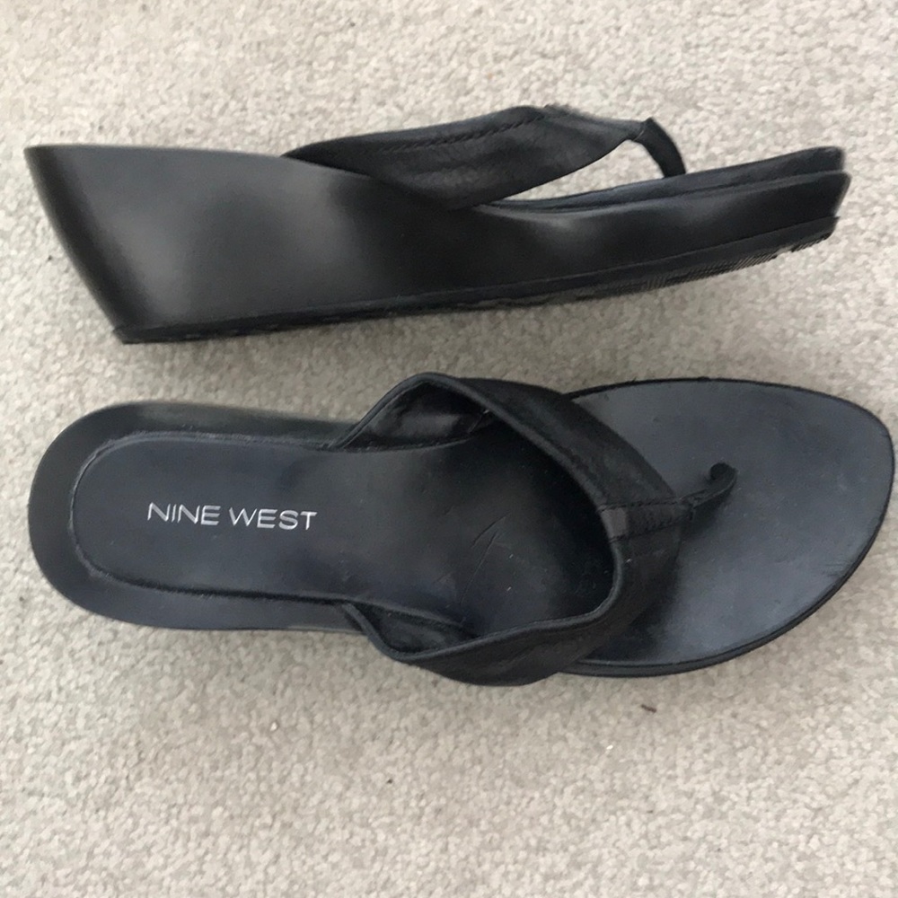 Nine West platform t-strap black leather sandals